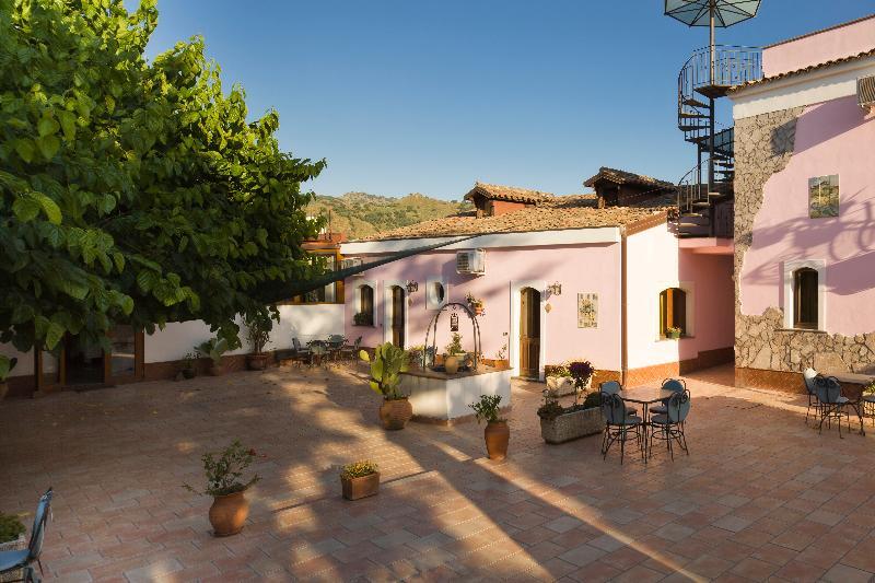 Agriturismo Terrenia Villa Trappitello Buitenkant foto